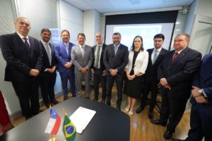 Imagem da notícia - Governador Wilson Lima, Ministério das Cidades e Secretaria do Patrimônio da União assinam contrato para construção de moradias populares em antigo prédio da Receita Federal