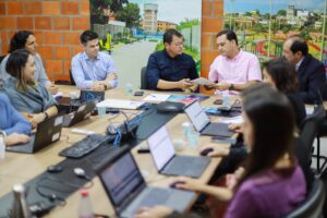 Imagem da notícia - UGPE entrega à Prefeitura de Parintins termo de cooperação técnica no âmbito do Prosai, durante missão do BID