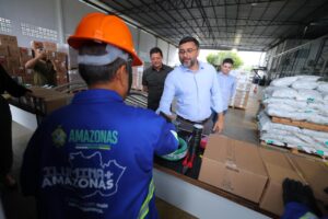 Imagem da notícia - Ilumina+ Amazonas: Governador Wilson Lima vistoria envio de luminárias em LED para Borba e Uarini