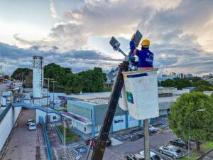 Imagem da notícia - Governo do Amazonas conclui modernização do sistema de iluminação pública em 21 unidades de saúde da capital