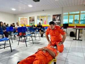 Imagem da notícia - Moradores do Prosamin+ participam da 7ª edição do curso de Brigada de Incêndio e Primeiros Socorros
