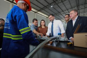 Imagem da notícia - Ilumina+ Amazonas: Governador Wilson Lima vistoria envio de luminárias de LED para Jutaí e Fonte Boa
