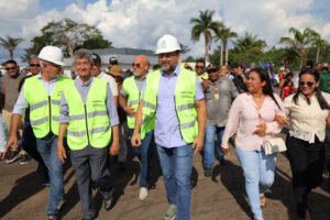 Imagem da notícia - Em Novo Aripuanã, governador Wilson Lima destina mais de R$ 13 milhões em investimentos para infraestrutura e vistoria obras do aeroporto