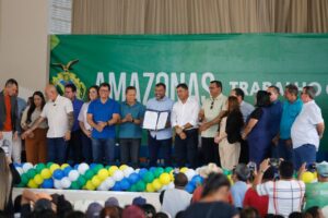 Imagem da notícia - Lábrea ganha nova iluminação pública de LED e governador Wilson Lima anuncia obras do Asfalta Amazonas