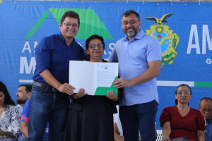 Imagem da notícia - Governador Wilson Lima entrega títulos definitivos e anuncia regularização de 1,8 mil imóveis em Manaus