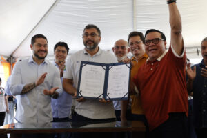 Imagem da notícia - No aniversário de 93 anos de Coari, governador Wilson Lima anuncia R$ 25 milhões em asfaltamento e nova iluminação pública