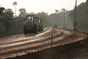 Imagem da notícia - Em Novo Airão, governador Wilson Lima vistoria obras da AM-352 e destaca investimentos de R$ 257 milhões para infraestrutura do município