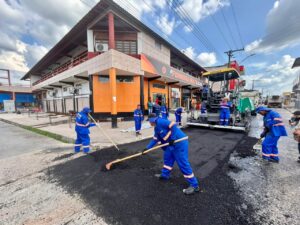 Imagem da notícia - Governo do Estado realiza obras de recuperação viária em 17 municípios do interior, por meio do Asfalta Amazonas