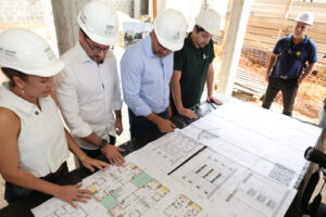 Imagem da notícia - Governador Wilson Lima vistoria avanço das obras do Residencial Petrópolis, na zona sul de Manaus