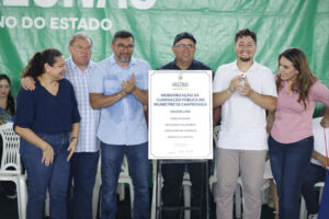 Imagem da notícia - Governador Wilson Lima vistoria obras da estrada do Membeca e inaugura iluminação de LED em Caapiranga