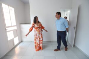 Imagem da notícia - UGPE entrega apartamentos do Prosamin recuperados após incêndio no Residencial Manaus