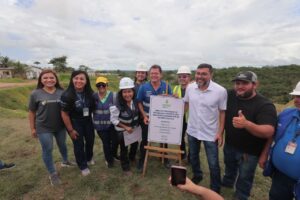 Imagem da notícia - Em Rio Preto da Eva, governador Wilson Lima entrega obra de contenção e vistoria reforma do hospital no aniversário de 44 anos do município