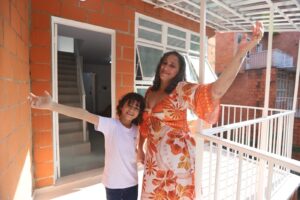 Imagem da notícia - “Todo mundo diz que sou abençoada porque tive meu apartamento reformado”, diz moradora beneficiada do Prosamin+