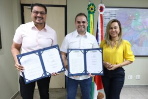 Governador Roberto Cidade assina novo convênio do Asfalta Amazonas e ordem de serviço par…