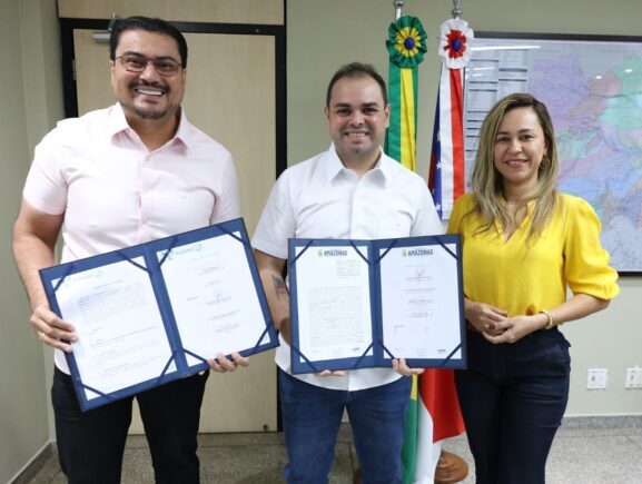 Governador Roberto Cidade assina novo convênio do Asfalta Amazonas e ordem de serviço par…