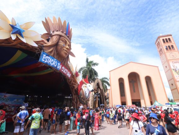 Festival de Parintins 2026: Mais de 6 mil pessoas visitam estande do Prosai